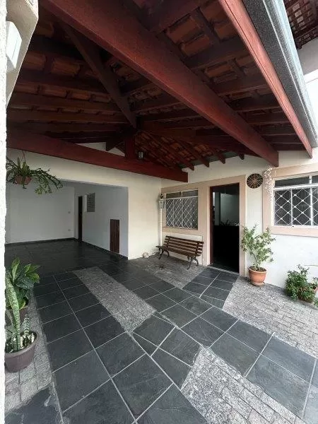 Casa à venda no Centro de Pindamonhangaba